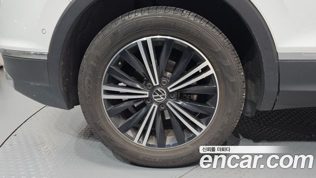 Volkswagen Tiguan (II) 2.0 TDI Premium 2021 — фото 5