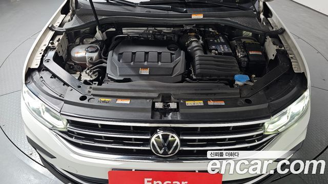 Volkswagen Tiguan (II) 2.0 TDI Premium 2021 — фото 6