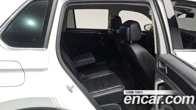 Volkswagen Tiguan (II) 2.0 TDI Premium 2021 — фото 11