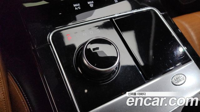 Land Rover Range Rover Velar 3.0 D300 R-Dynamic HSE 2019 — фото 9