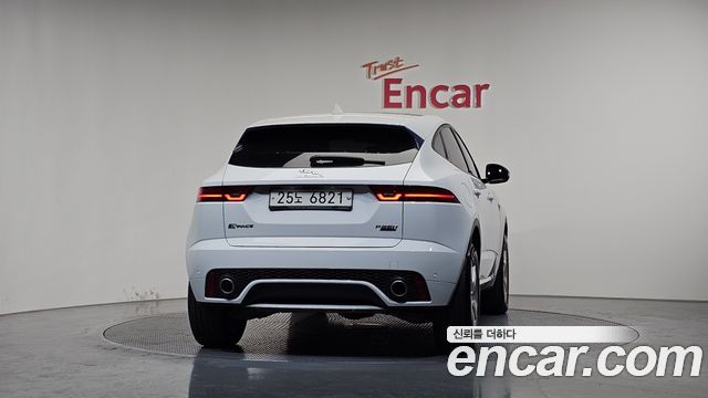 Jaguar E-PACE R250 R-Dynamic SE 2018 — фото 4
