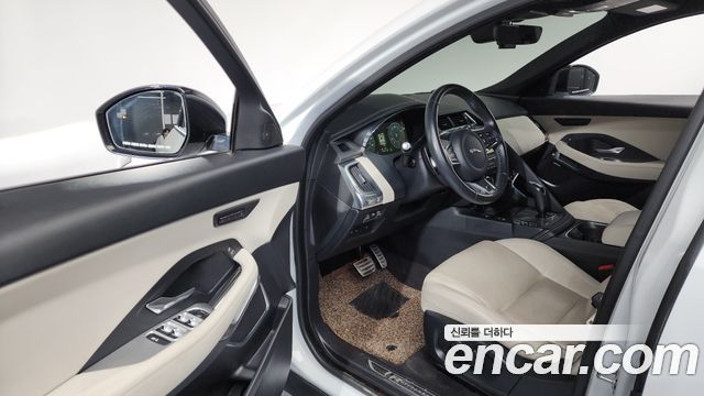 Jaguar E-PACE R250 R-Dynamic SE 2018 — фото 10