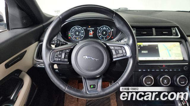 Jaguar E-PACE R250 R-Dynamic SE 2018 — фото 12