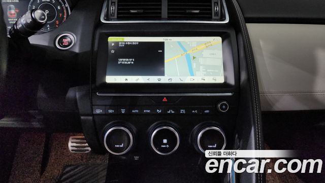 Jaguar E-PACE R250 R-Dynamic SE 2018 — фото 13