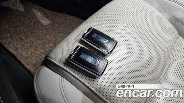 Jaguar E-PACE R250 R-Dynamic SE 2018 — фото 16