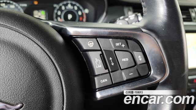 Jaguar E-PACE R250 R-Dynamic SE 2018 — фото 17