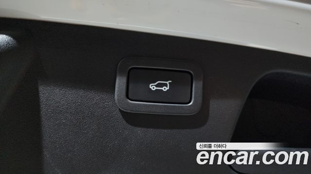 Jaguar E-PACE R250 R-Dynamic SE 2018 — фото 19