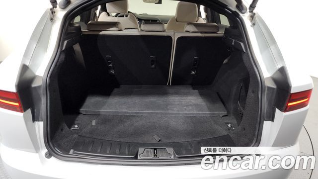 Jaguar E-PACE R250 R-Dynamic SE 2018 — фото 20