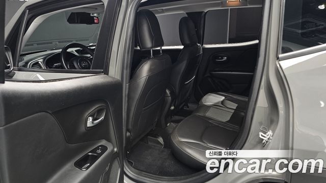 Jeep Renegade 2.4 Limited 2021 — фото 12
