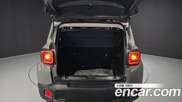 Jeep Renegade 2.4 Limited 2021 — фото 20