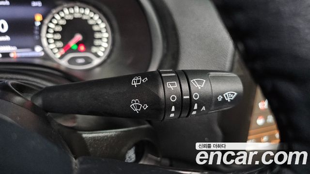 Jeep Renegade 2.4 Limited 2021 — фото 27