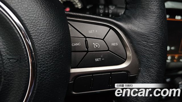 Jeep Renegade 2.4 Limited 2021 — фото 28