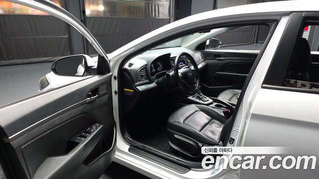 Hyundai Avante (AD) 1.6 GDI Smart 2016 — фото 10