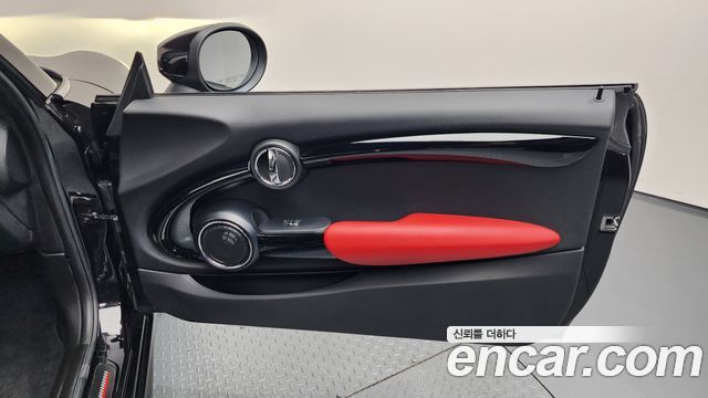 MINI Cooper S Convertible JCW 3rd 2020 — фото 24