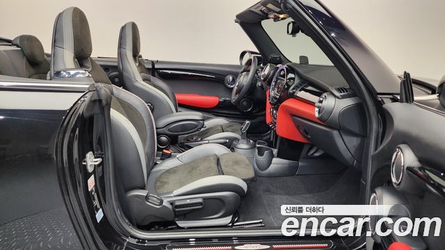 MINI Cooper S Convertible JCW 3rd 2020 — фото 26