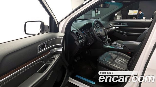 Ford Explorer 2.3 Limited 4WD 5th 2017 — фото 10