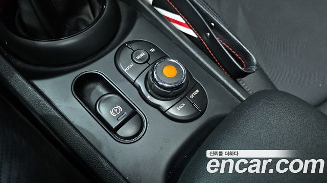 MINI Cooper D Clubman Standard 2nd 2018 — фото 31