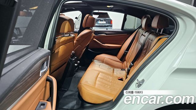 BMW 5 Series (G30) 520d xDrive M Sport Package Plus 2017 — фото 11