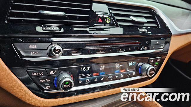 BMW 5 Series (G30) 520d xDrive M Sport Package Plus 2017 — фото 35