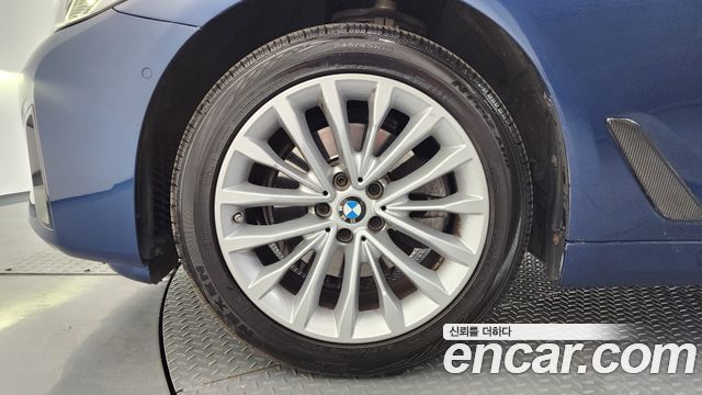 BMW 5 Series (G30) 523d Luxury 2021 — фото 5