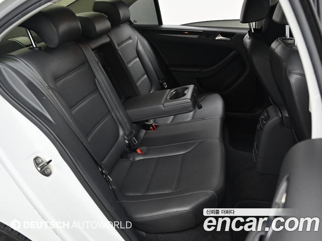 Volkswagen Jetta 2.0 TDI BlueMotion Premium 6th 2015 — фото 16