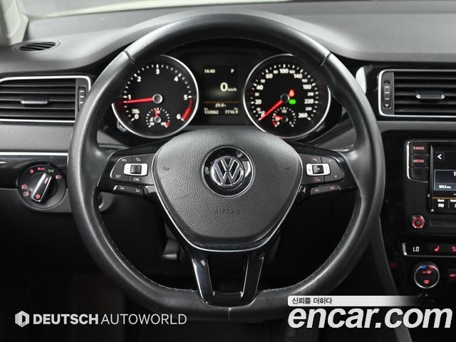 Volkswagen Jetta 2.0 TDI BlueMotion Premium 6th 2015 — фото 17