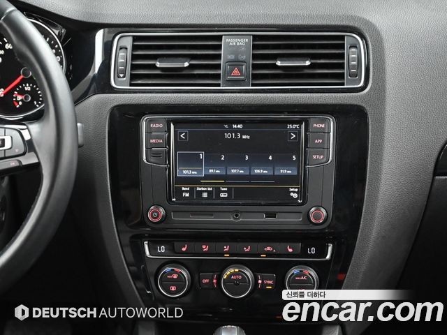 Volkswagen Jetta 2.0 TDI BlueMotion Premium 6th 2015 — фото 18