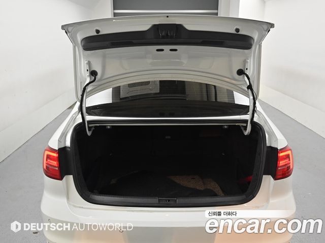 Volkswagen Jetta 2.0 TDI BlueMotion Premium 6th 2015 — фото 23