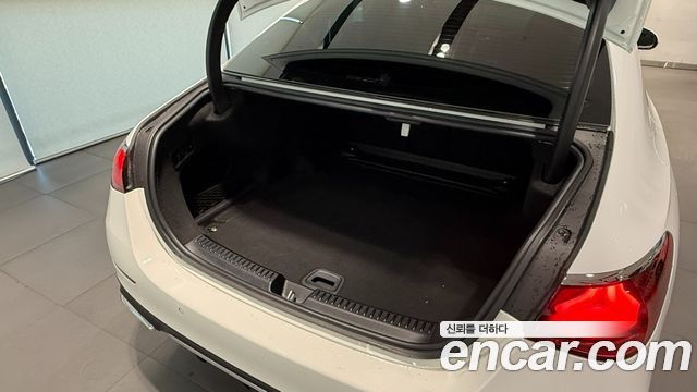 Mercedes-Benz E-Class (W214) E300 4MATIC AMG Line 2025 — фото 17