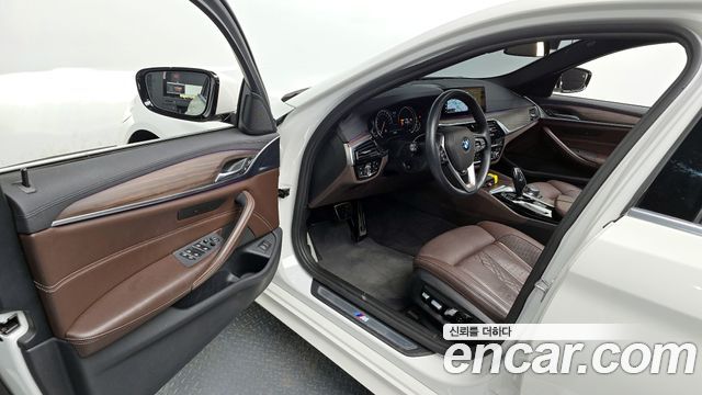 BMW 5 Series (G30) 530i xDrive M Sport Package Plus 2017 — фото 10