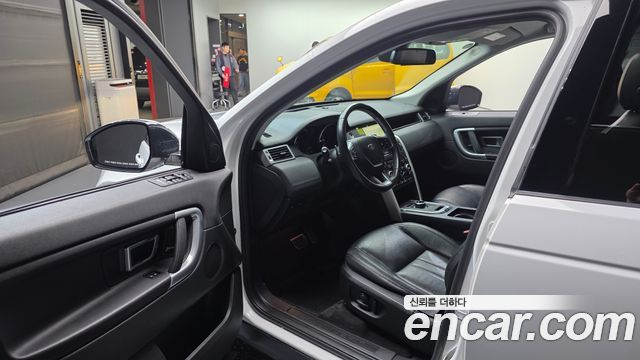 Land Rover Discovery Sport 2.0 TD4 SE 2017 — фото 10