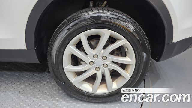 Land Rover Discovery Sport 2.0 TD4 SE 2017 — фото 21