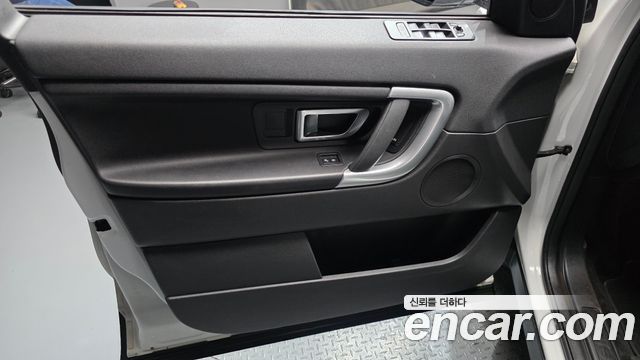 Land Rover Discovery Sport 2.0 TD4 SE 2017 — фото 24