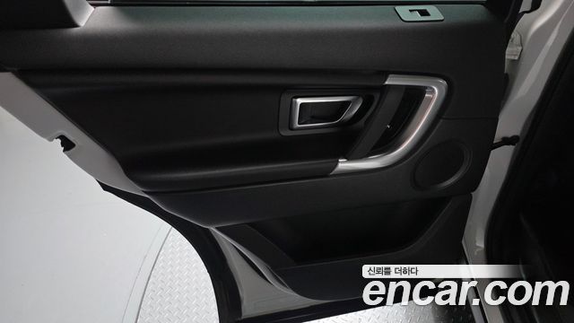 Land Rover Discovery Sport 2.0 TD4 SE 2017 — фото 25