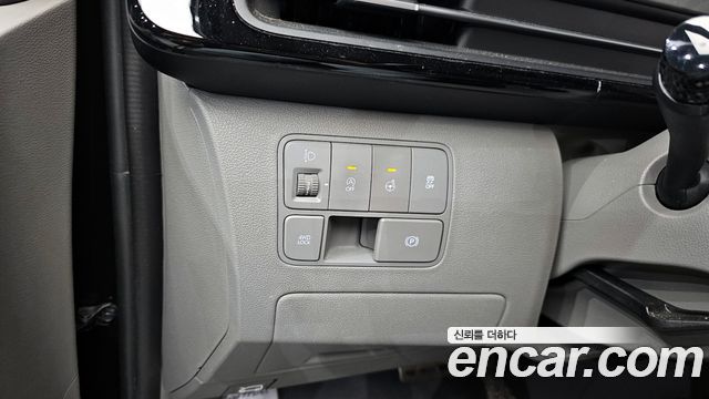 Hyundai Staria 4WD Lounge 9-Seater Inspiration 2022 — фото 16