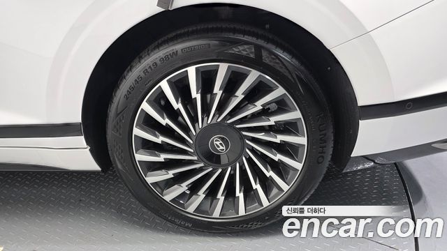 Hyundai Grandeur (GN7) 2,5 Gasoline 2WD Calligraphy 2023 — фото 21
