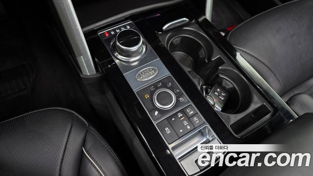 Land Rover Discovery 5 3.0 TD6 HSE Luxury 2018 — фото 9