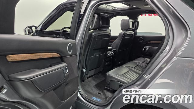 Land Rover Discovery 5 3.0 TD6 HSE Luxury 2018 — фото 11