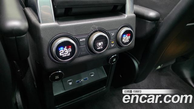Land Rover Discovery 5 3.0 TD6 HSE Luxury 2018 — фото 16