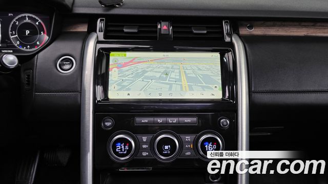 Land Rover Discovery 5 3.0 TD6 HSE Luxury 2018 — фото 17
