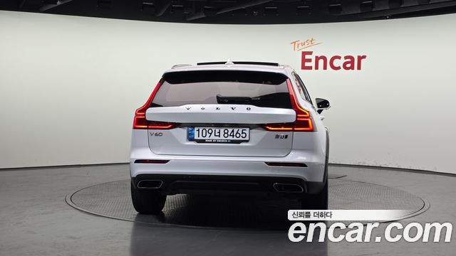 Volvo V60 Cross Country (II) B5 Pro AWD 2021 — фото 4