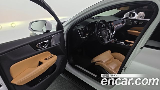 Volvo V60 Cross Country (II) B5 Pro AWD 2021 — фото 10
