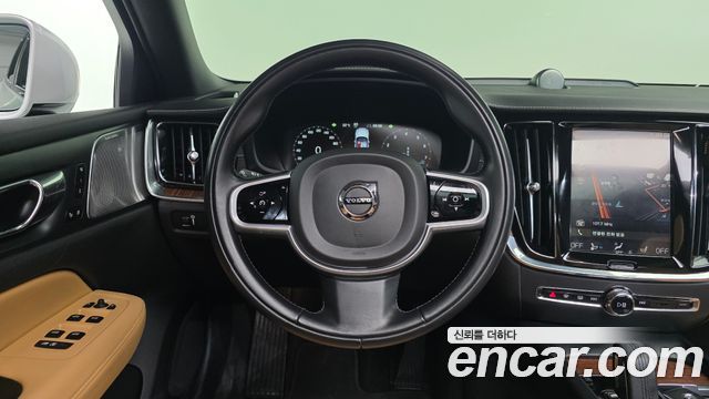 Volvo V60 Cross Country (II) B5 Pro AWD 2021 — фото 12