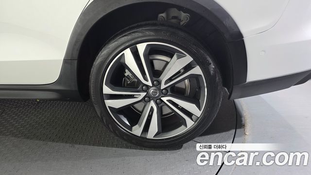 Volvo V60 Cross Country (II) B5 Pro AWD 2021 — фото 21