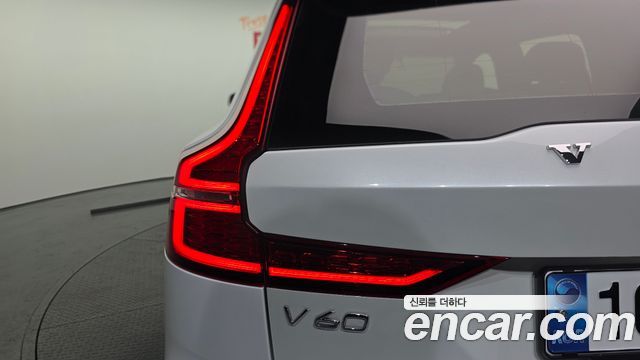 Volvo V60 Cross Country (II) B5 Pro AWD 2021 — фото 23