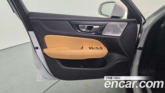 Volvo V60 Cross Country (II) B5 Pro AWD 2021 — фото 24