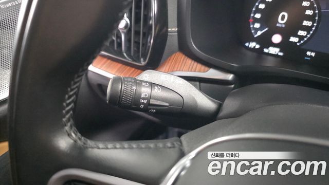 Volvo V60 Cross Country (II) B5 Pro AWD 2021 — фото 31