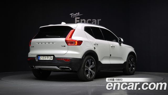 Volvo XC40 T4 Inscription 2020 — фото 2