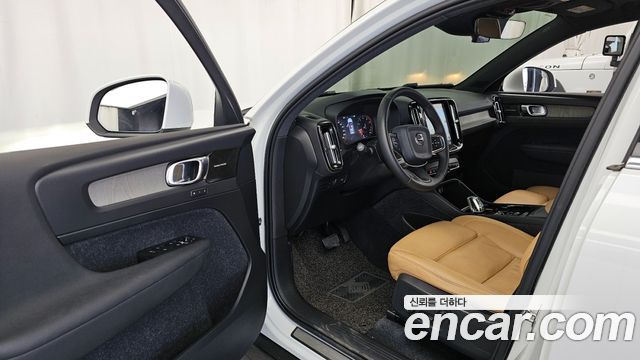 Volvo XC40 T4 Inscription 2020 — фото 10