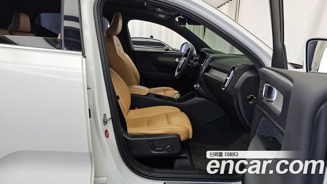 Volvo XC40 T4 Inscription 2020 — фото 15